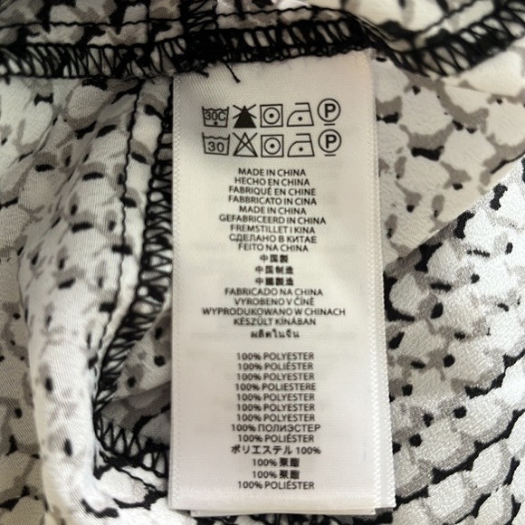Michael Kors  NWOT   Abstract print blouse scoopneck      Sleeveless      Size S - Picture 12 of 13